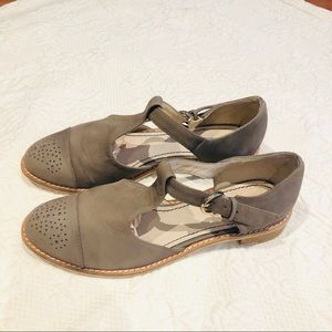 Women’s all black flats, tan coloured suede sz 9. Adjustable closure